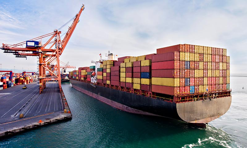 Cargo ship carrying shipping containers